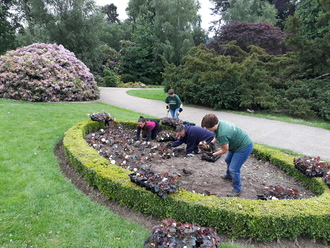 Image showing the Monday Volunteers working in Dunorlan Park.